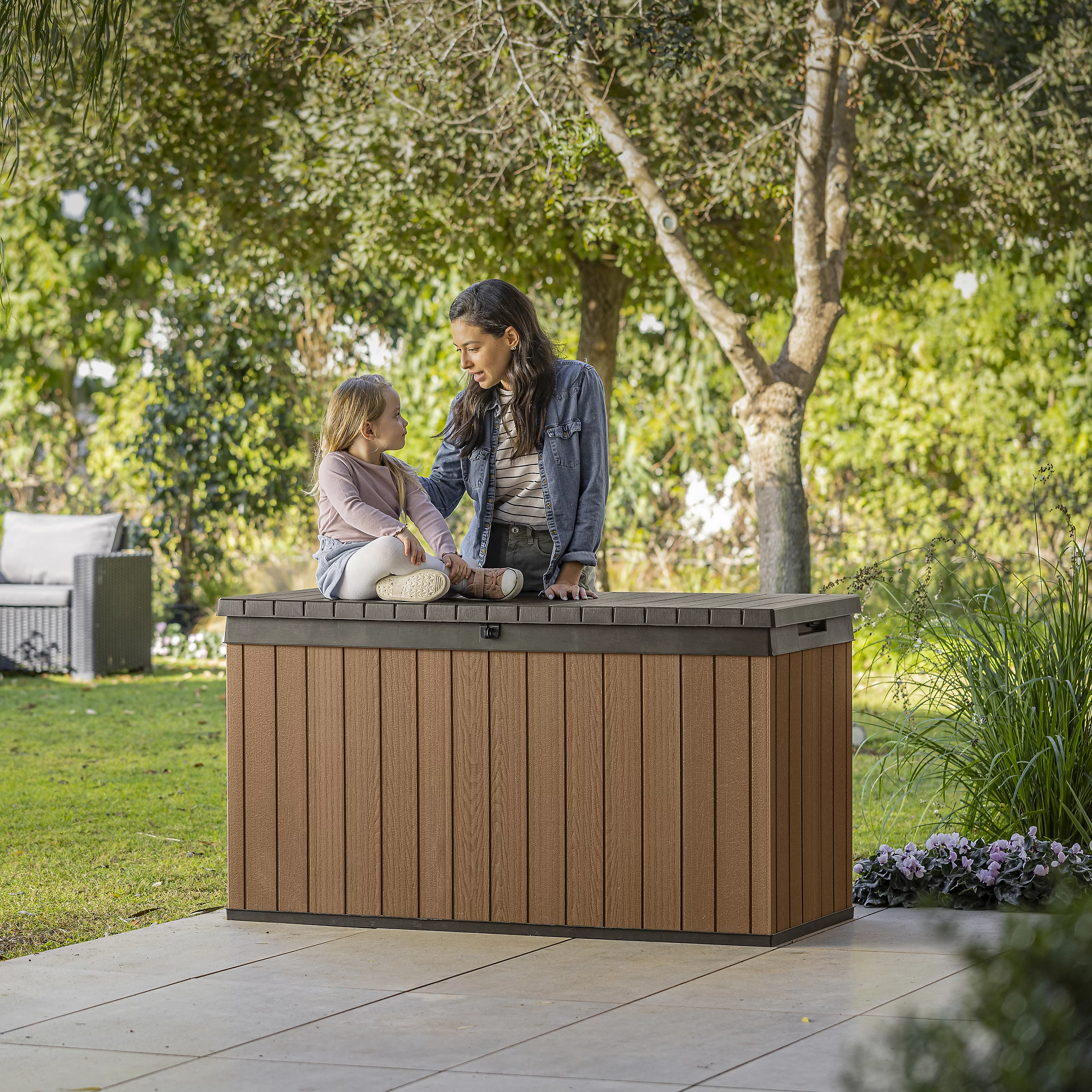 Keter Darwin Wood effect Composite 5x2 Garden storage bench box 570L - Image 3